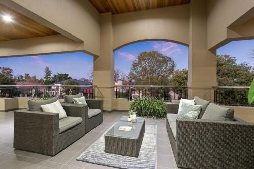 2014582127_18_1_180912_054244-w4000-h2667-w1600-h1200